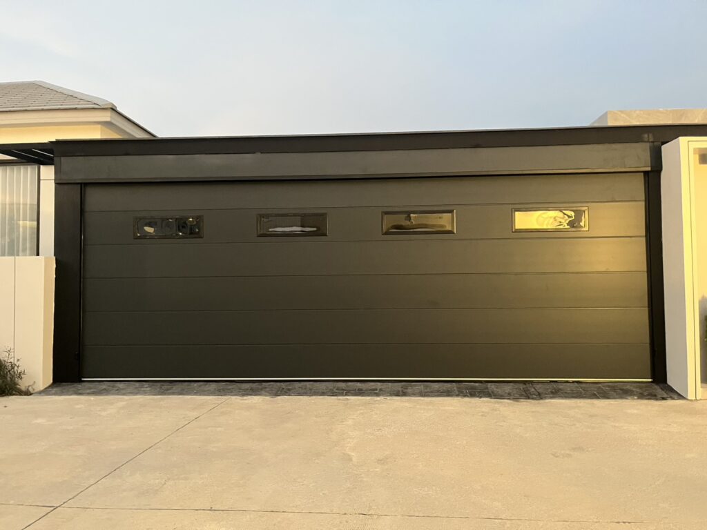 Installation photo of Standard Garage Door for Single House in Chonburi by OZ DOOR (7)