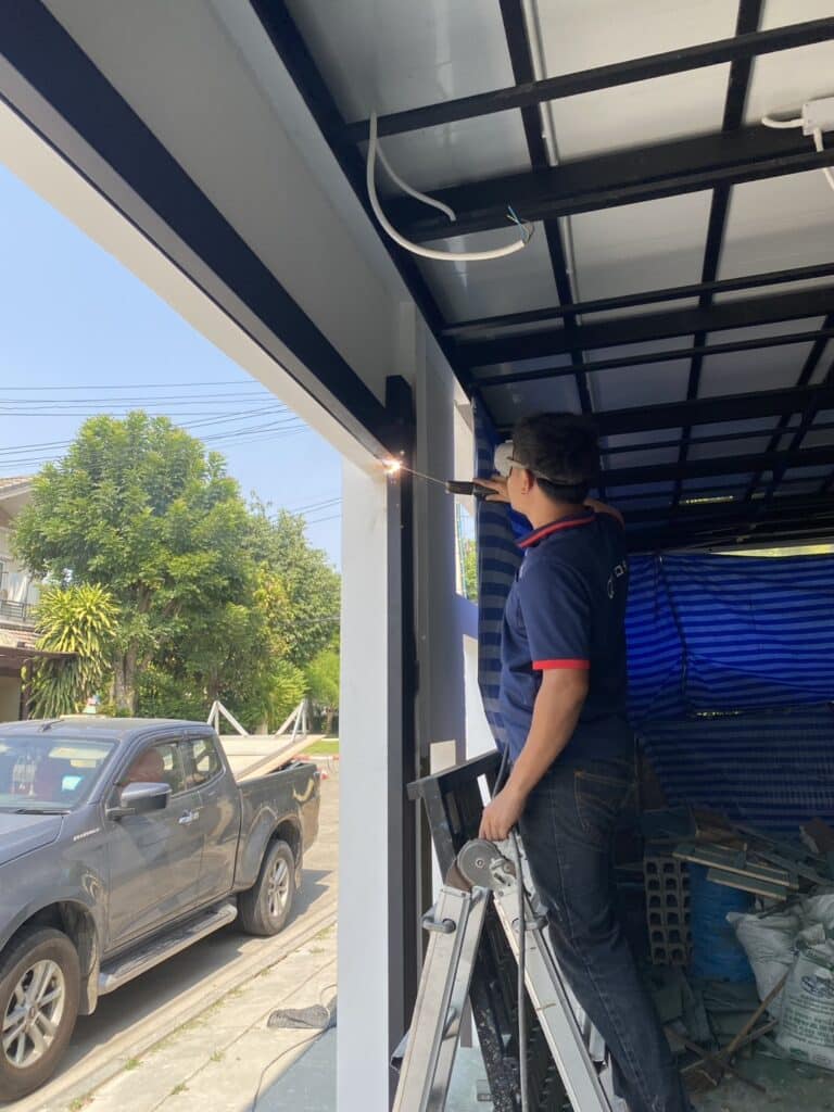 Installation photo of Full View Garage Door for Single House in Bangkok by OZ DOOR (10)