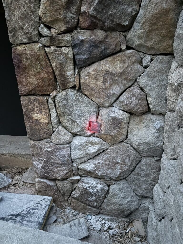 ภาพผลงานติดตั้งประตูรั้วบานเลื่อนแบบ Cantilever สำหรับโครงการที่อยู่อาศัยและผู้พัฒนาอสังหาริมทรัพย์ ที่ภูเก็ต โดย OZ DOOR (5)