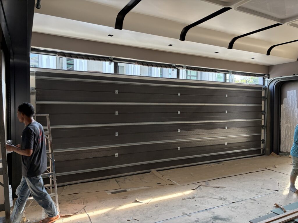 Installation photo of Standard Garage Door for Single House in Nonthaburi by OZ DOOR (7)