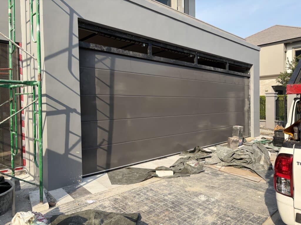 Installation photo of Standard Garage Door for Single House in Nonthaburi by OZ DOOR (8)