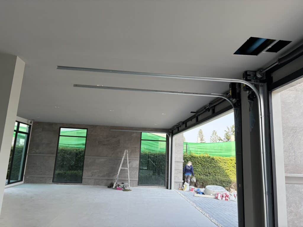 Installation photo of Full View Garage Door for Single House in Bangkok by OZ DOOR (7)