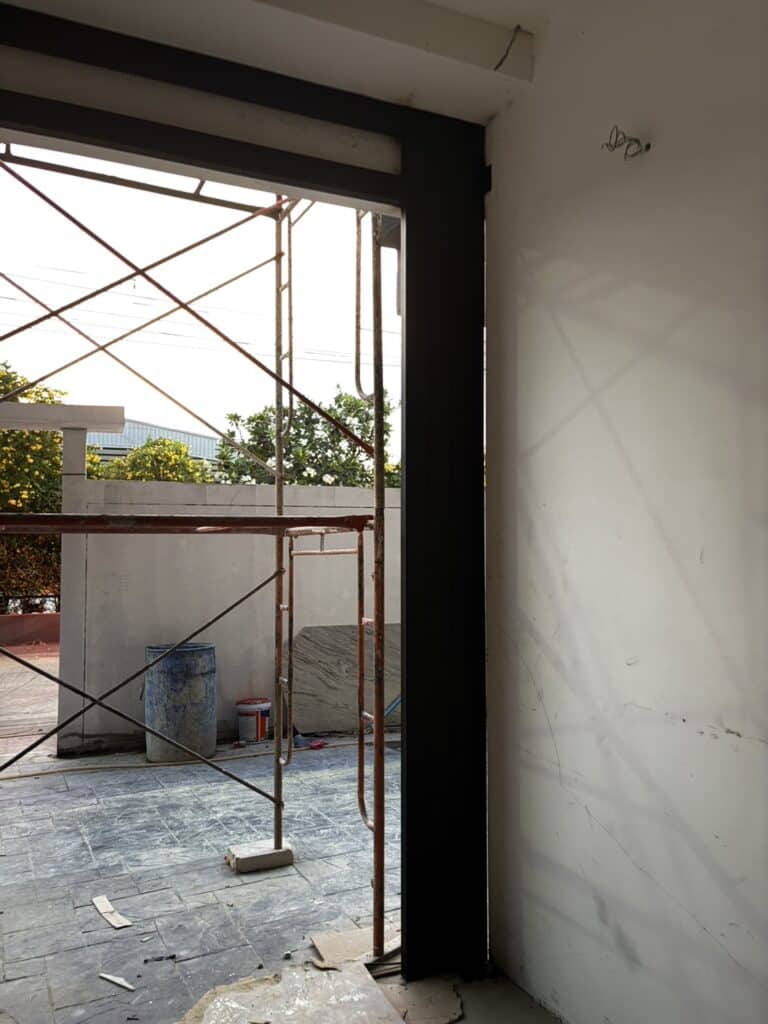 Installation photo of Full View Garage Door for Single House in Bangkok by OZ DOOR (4)