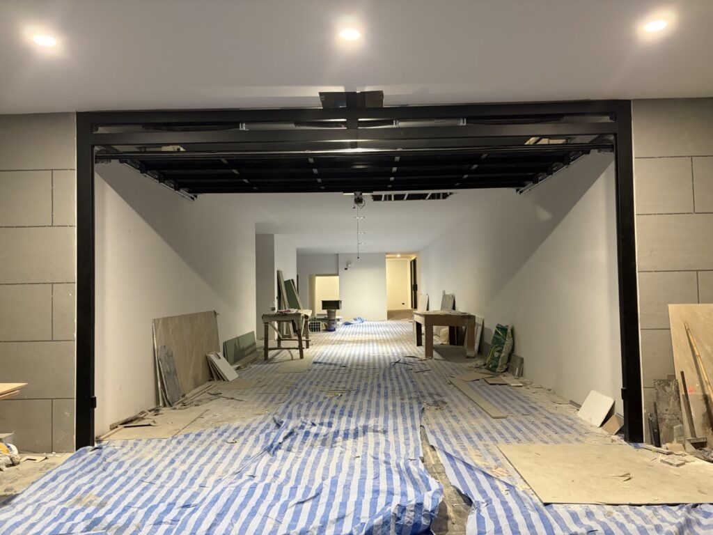 Installation photo of Full View Garage Door for Single House in Bangkok by OZ DOOR (9)