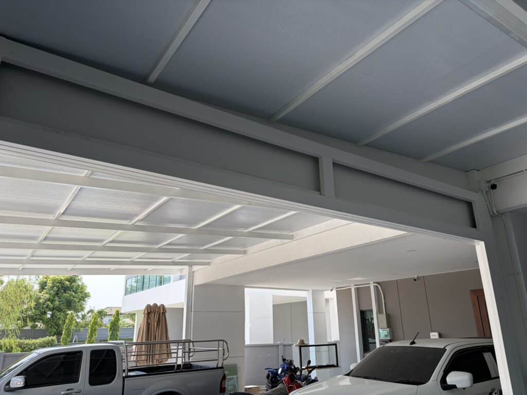 Installation photo of Full View Garage Door for Single House in Bangkok by OZ DOOR (4)