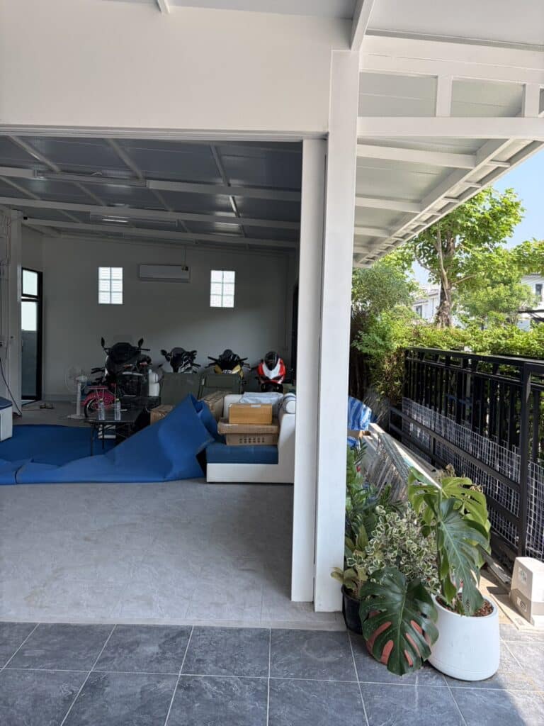 Installation photo of Full View Garage Door for Single House in Bangkok by OZ DOOR (5)
