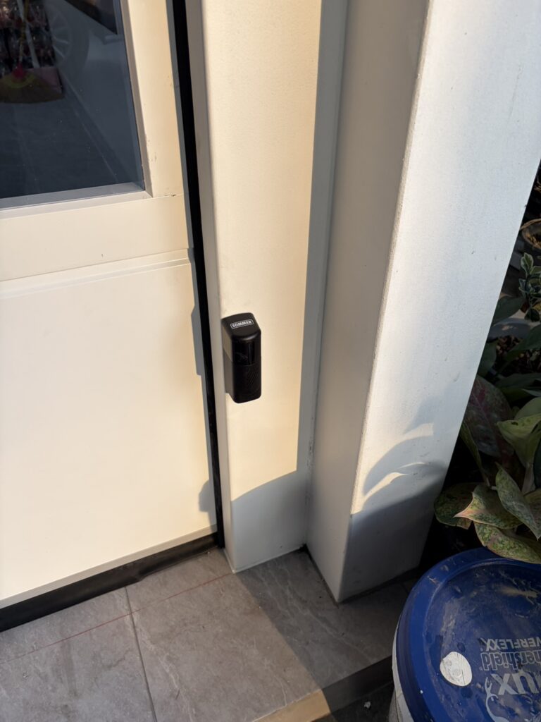 Installation photo of Full View Garage Door for Single House in Bangkok by OZ DOOR (9)