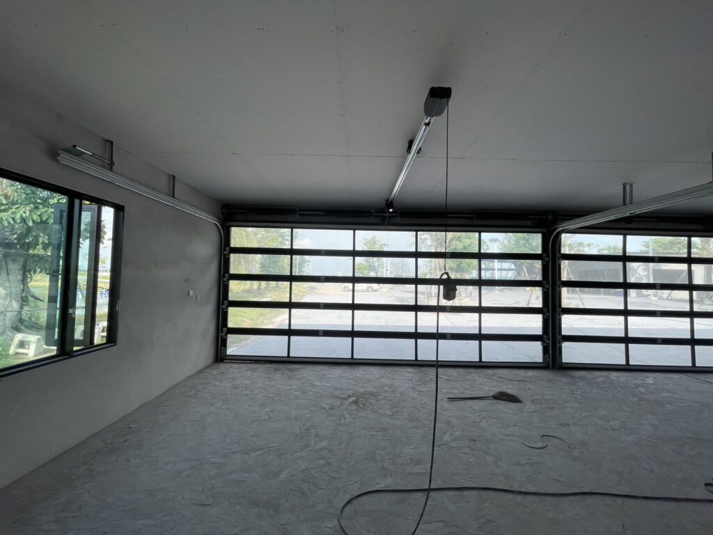 Installation photo of Full View Garage Door for Single House in Saraburi by OZ DOOR (6)