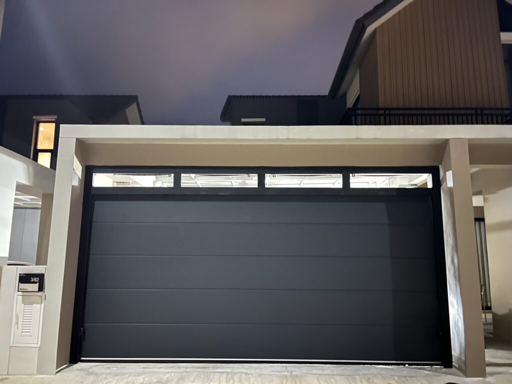 Installation photo of Standard Garage Door for Single House in Chonburi by OZ DOOR (2)