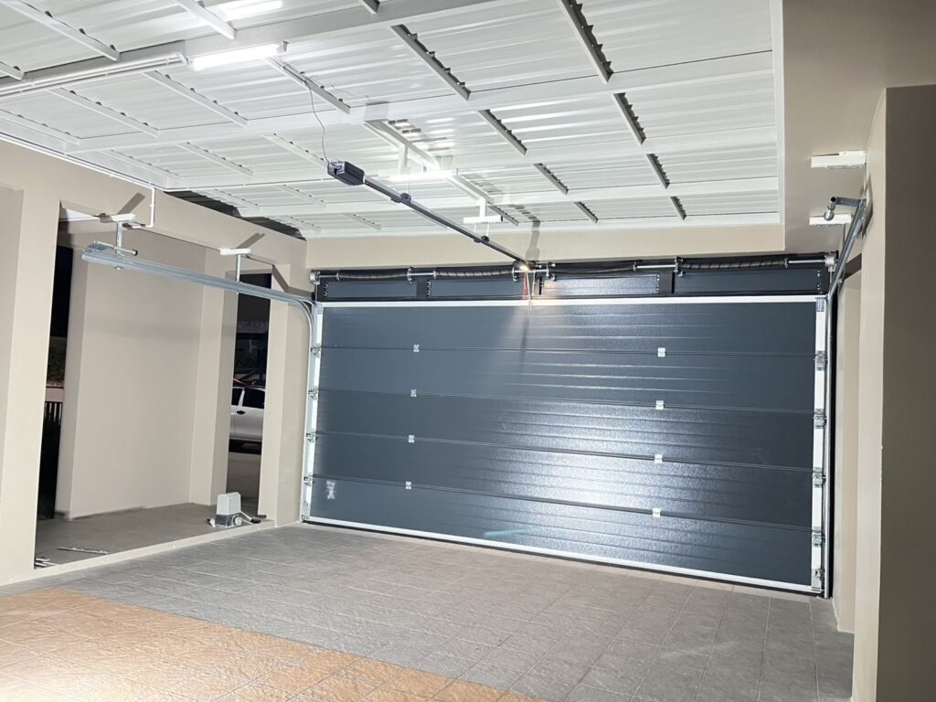 Installation photo of Standard Garage Door for Single House in Chonburi by OZ DOOR (9)