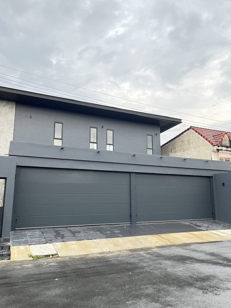 Installation photo of Standard Garage Door for Single House in Nonthaburi by OZ DOOR (3)