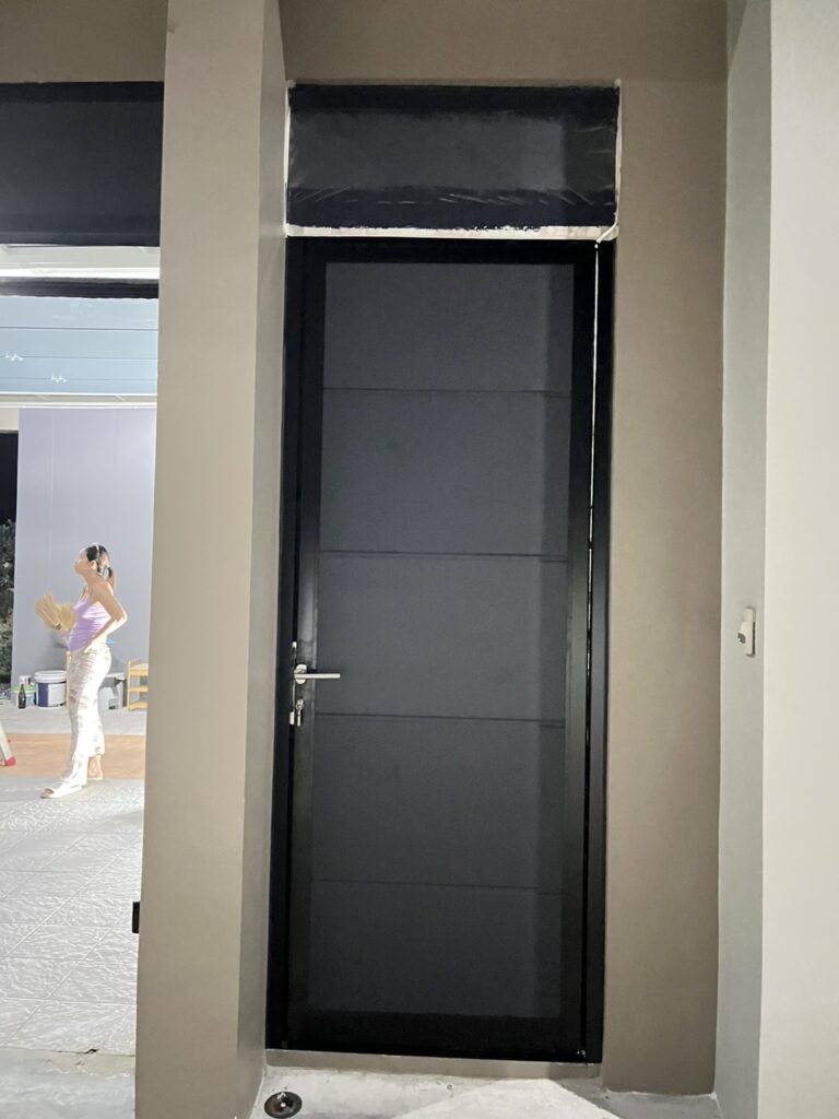 Installation photo of Standard Garage Door for Single House in Chonburi by OZ DOOR (11)