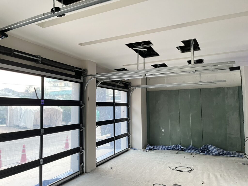 Installation photo of Garage Doors for Single House in Bangkok by OZ DOOR (9)
