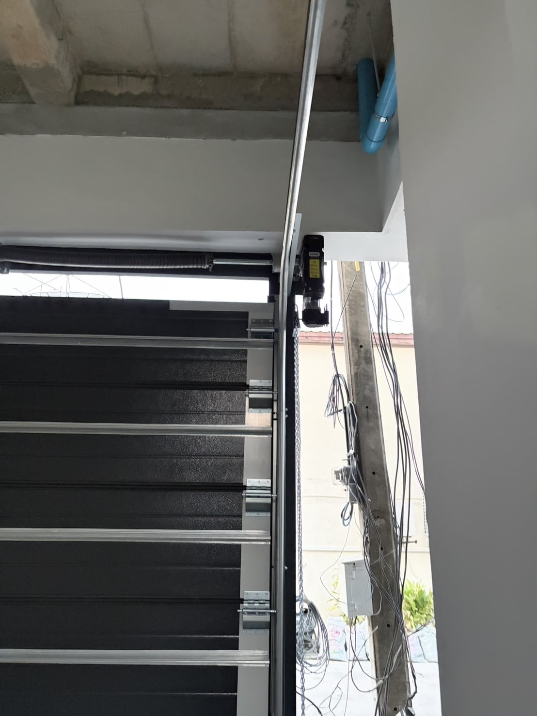 Installation photo of Garage Doors for Single House in Bangkok by OZ DOOR (3)