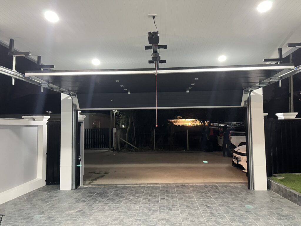 Installation photo of Garage Doors for Single House in Chonburi by OZ DOOR (4)