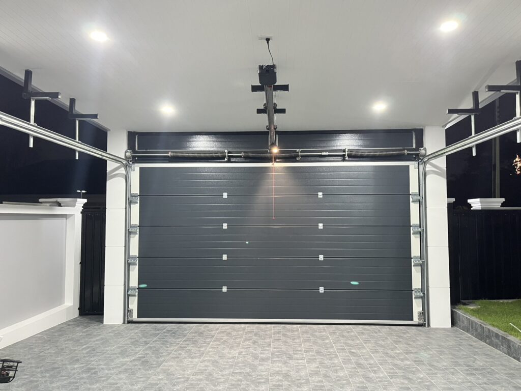Installation photo of Garage Doors for Single House in Chonburi by OZ DOOR (5)