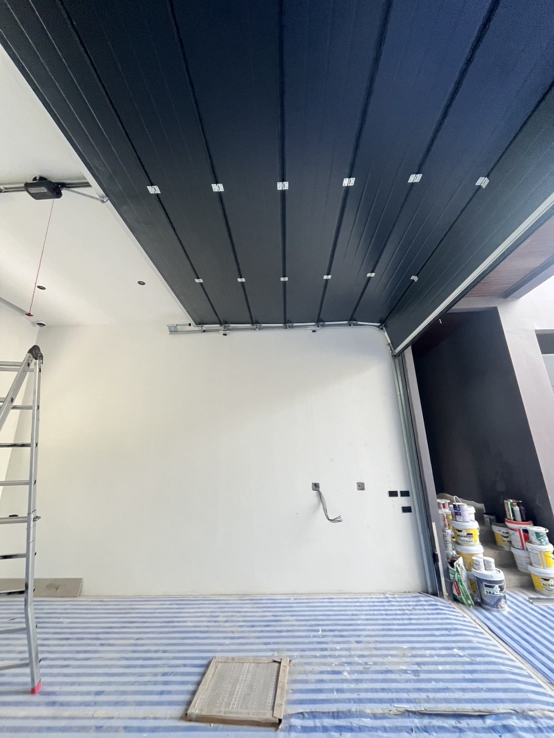 Installation photo of Garage Doors for Single House in Nonthaburi by OZ DOOR (5)