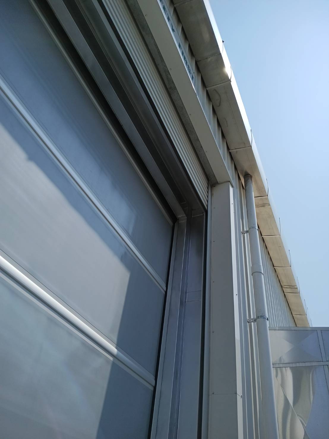 ภาพผลงานติดตั้งประตูไฮสปีด รุ่น Standard สำหรับยานยนต์ ที่นครราชสีมา โดย OZ DOOR (4)