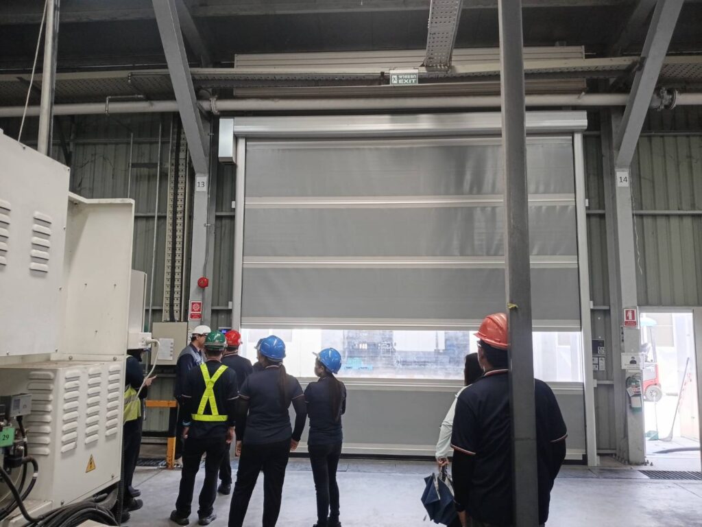 ภาพผลงานติดตั้งประตูไฮสปีด รุ่น Standard สำหรับยานยนต์ ที่นครราชสีมา โดย OZ DOOR (6)