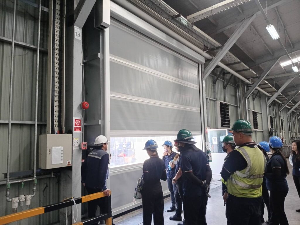 ภาพผลงานติดตั้งประตูไฮสปีด รุ่น Standard สำหรับยานยนต์ ที่นครราชสีมา โดย OZ DOOR (7)