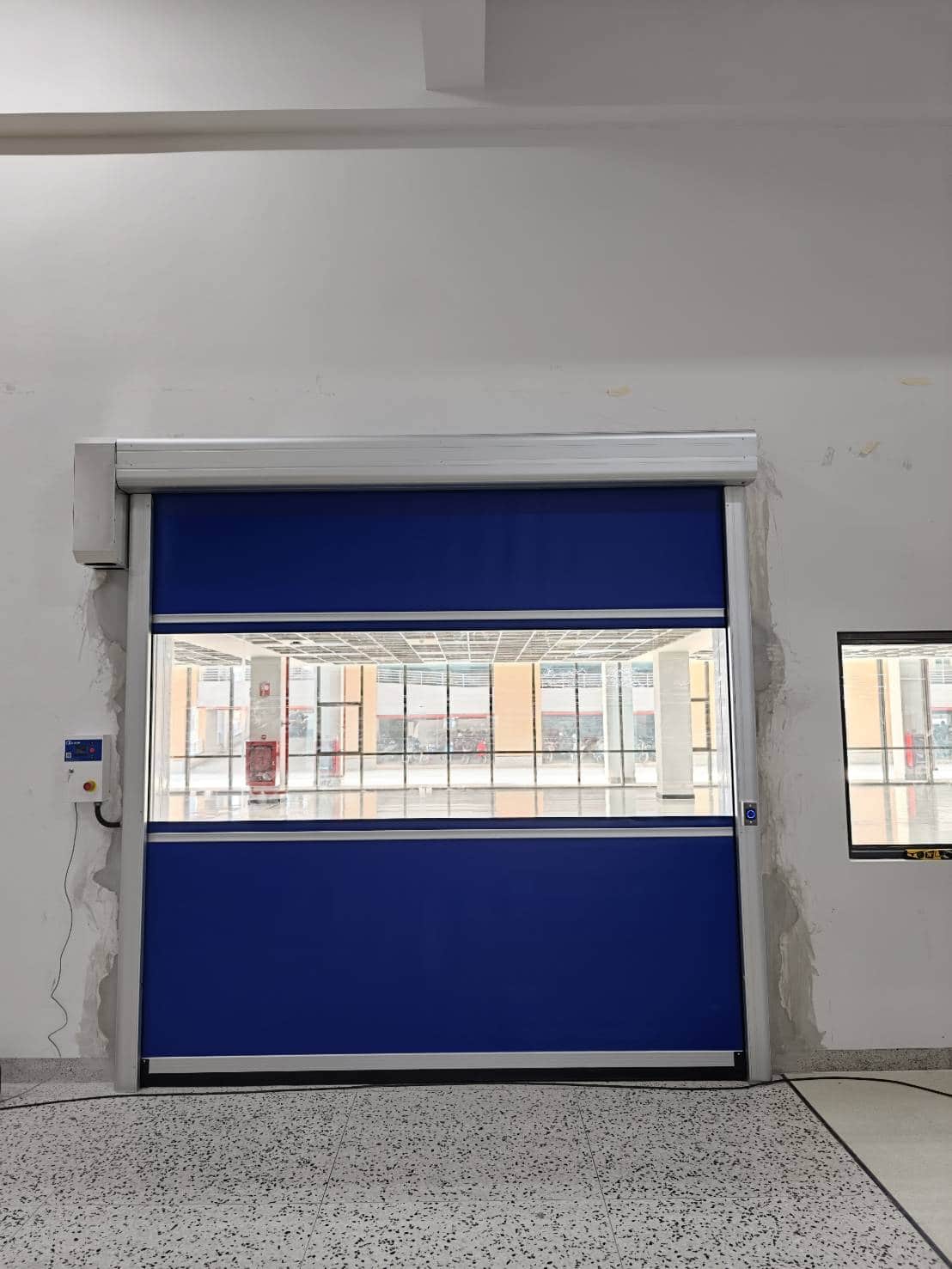 ภาพผลงานติดตั้งประตูไฮสปีด รุ่น Standard สำหรับอาหารและเครื่องดื่ม ที่ปทุมธานี โดย OZ DOOR (3)