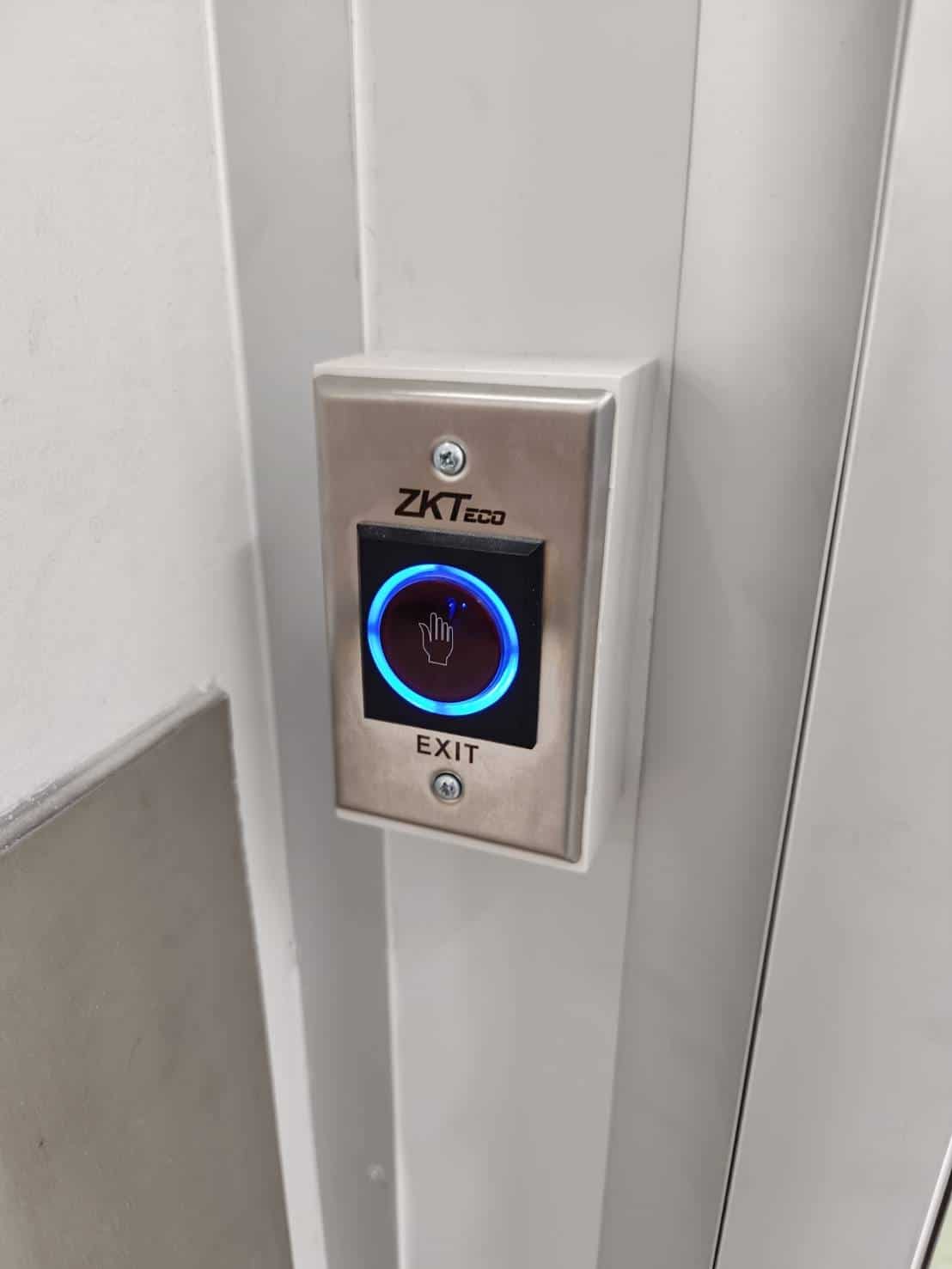 ภาพผลงานติดตั้งประตูไฮสปีด รุ่น Standard สำหรับอาหารและเครื่องดื่ม ที่ปทุมธานี โดย OZ DOOR (8)