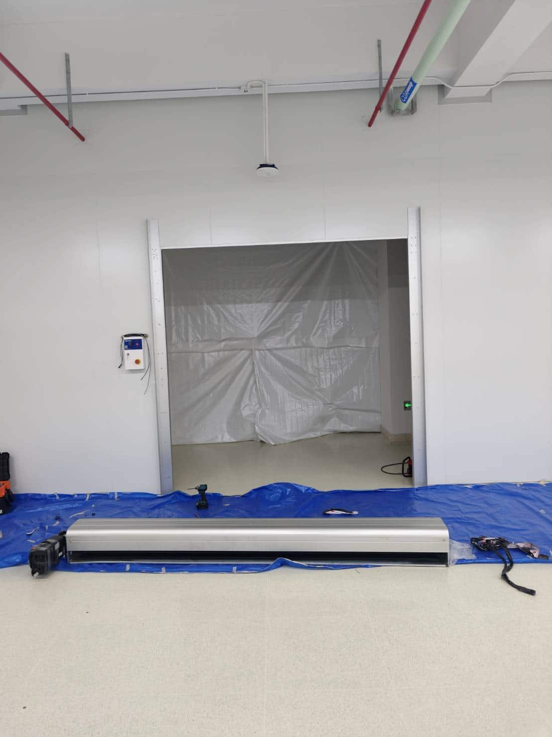 ภาพผลงานติดตั้งประตูไฮสปีด รุ่น Standard สำหรับอาหารและเครื่องดื่ม ที่ปทุมธานี โดย OZ DOOR (9)