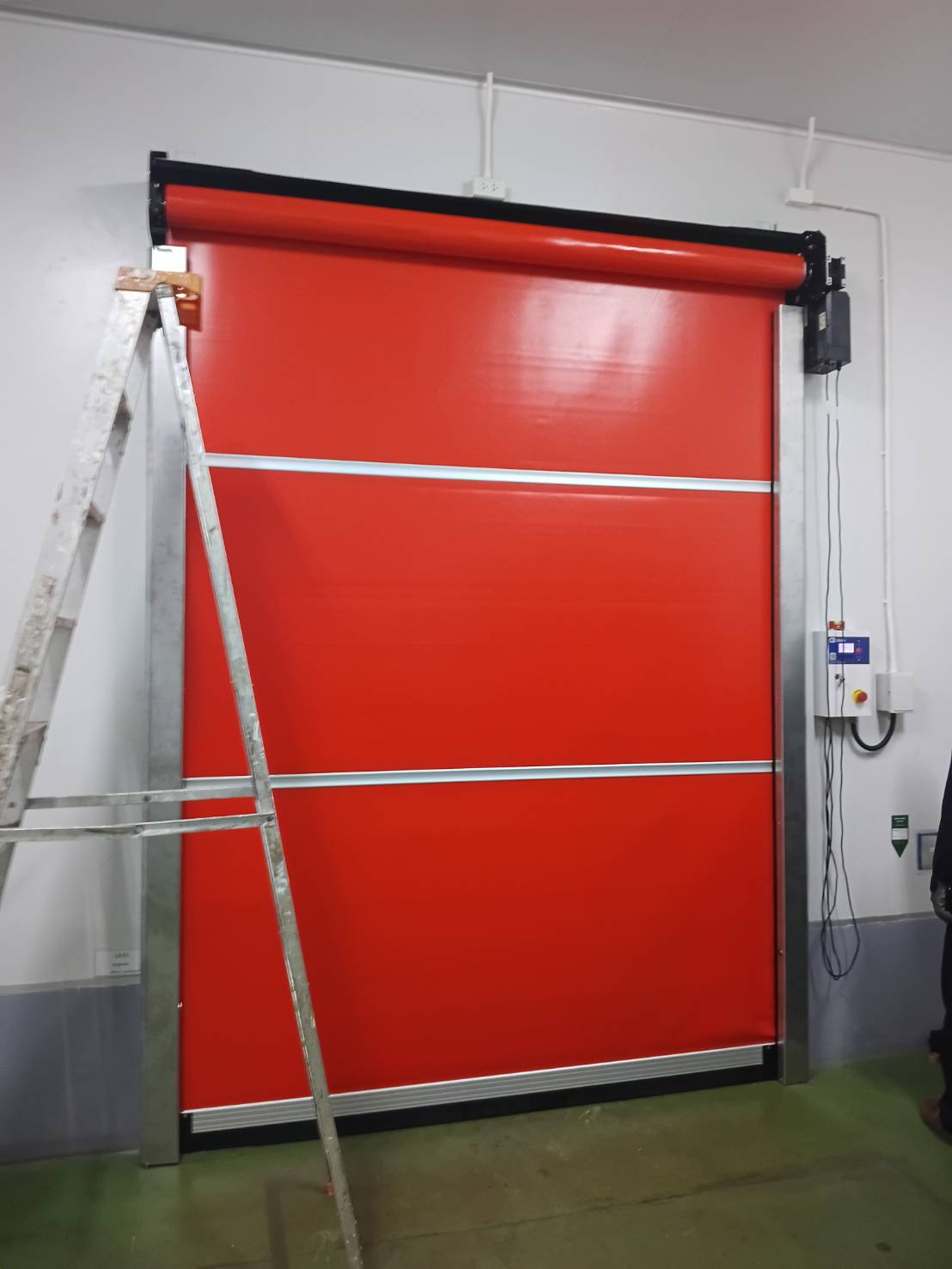 ภาพผลงานติดตั้งประตูไฮสปีด รุ่น Standard สำหรับอาหารและเครื่องดื่ม ที่สงขลา โดย OZ DOOR (3)