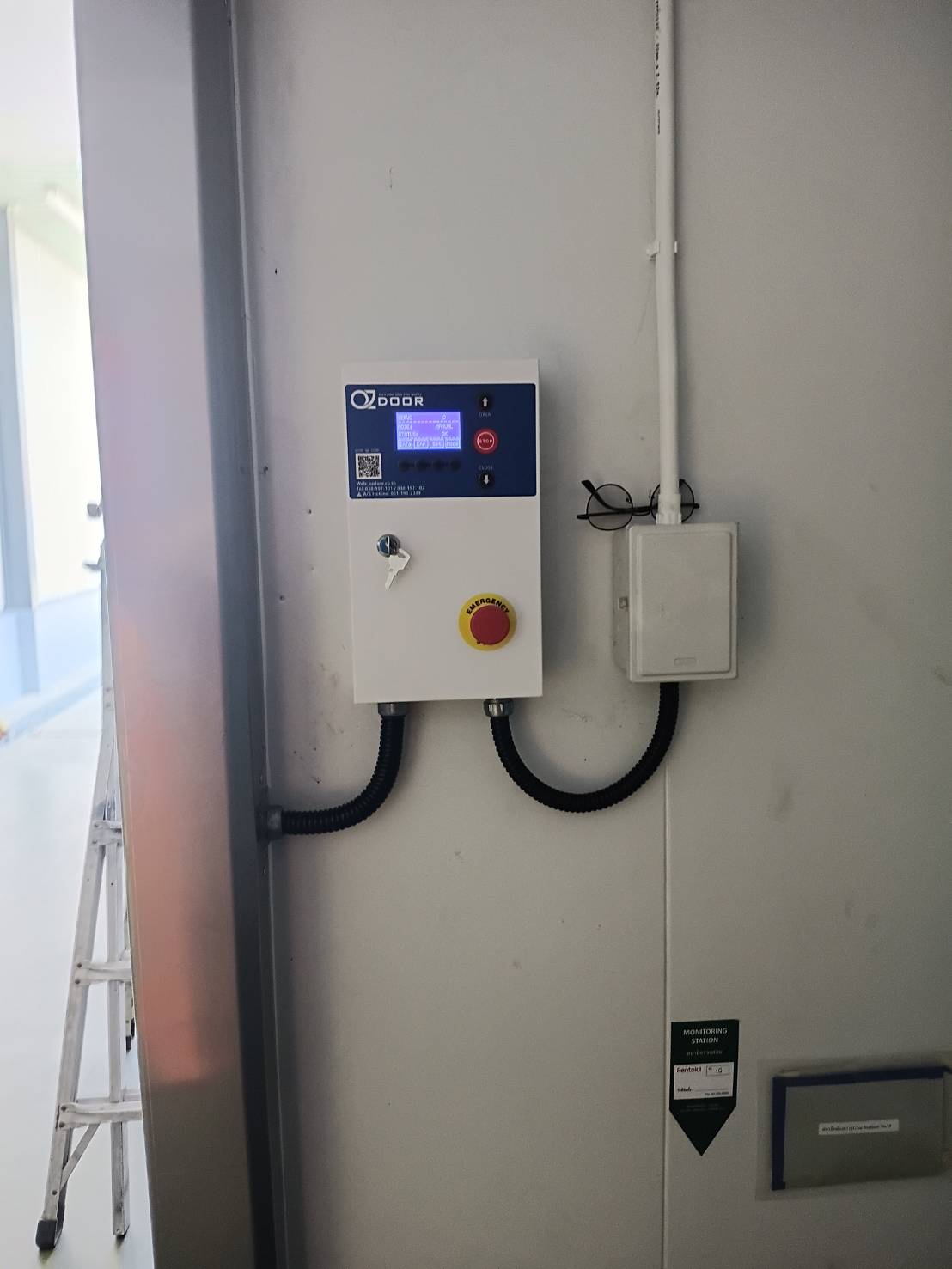 ภาพผลงานติดตั้งประตูไฮสปีด รุ่น Standard สำหรับอาหารและเครื่องดื่ม ที่สงขลา โดย OZ DOOR (6)