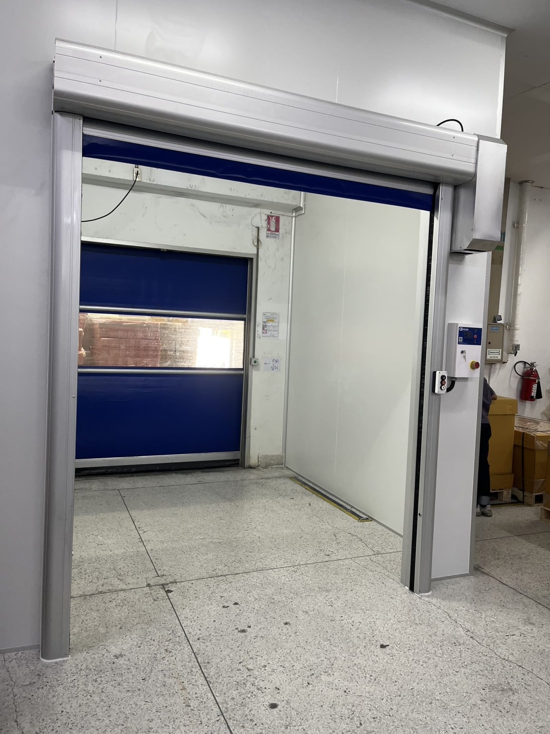 ภาพผลงานติดตั้งประตูไฮสปีด รุ่น Standard สำหรับโรงงานอุตสาหกรรม ที่พระนครศรีอยุธยา โดย OZ DOOR (5)