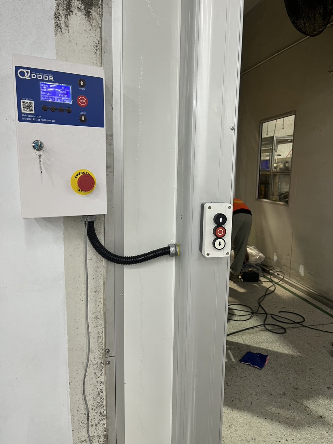 ภาพผลงานติดตั้งประตูไฮสปีด รุ่น Standard สำหรับโรงงานอุตสาหกรรม ที่พระนครศรีอยุธยา โดย OZ DOOR (8)