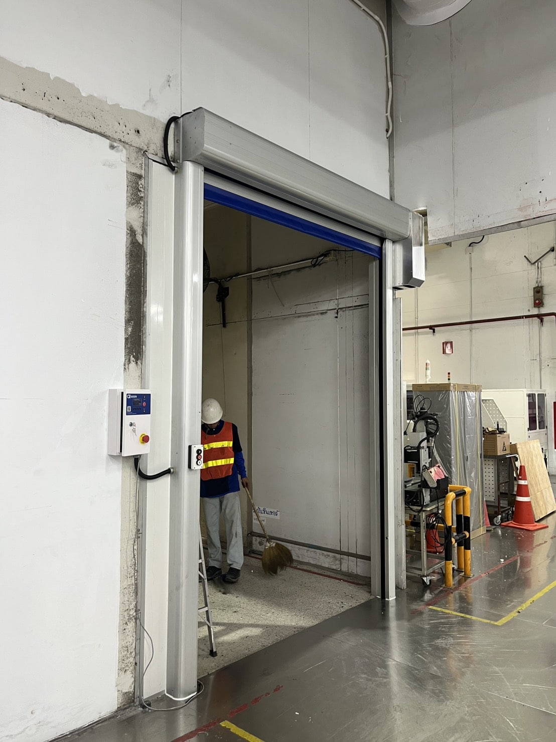 ภาพผลงานติดตั้งประตูไฮสปีด รุ่น Standard สำหรับโรงงานอุตสาหกรรม ที่พระนครศรีอยุธยา โดย OZ DOOR (9)