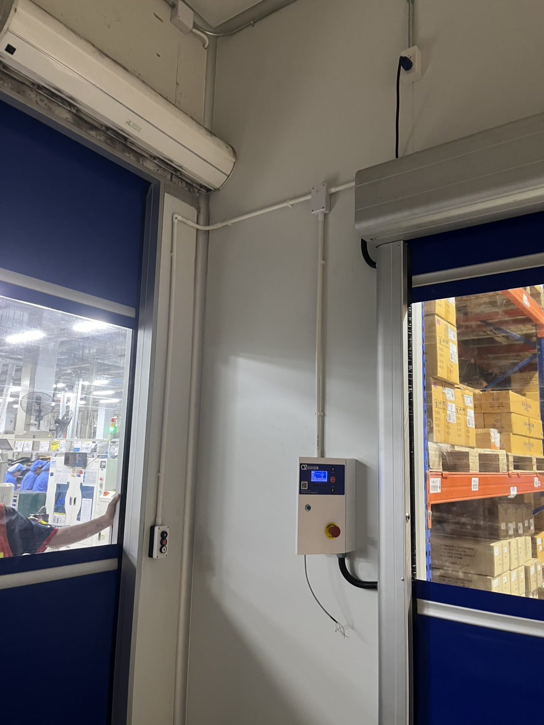 ภาพผลงานติดตั้งประตูไฮสปีด รุ่น Standard สำหรับโรงงานอุตสาหกรรม ที่พระนครศรีอยุธยา โดย OZ DOOR (11)