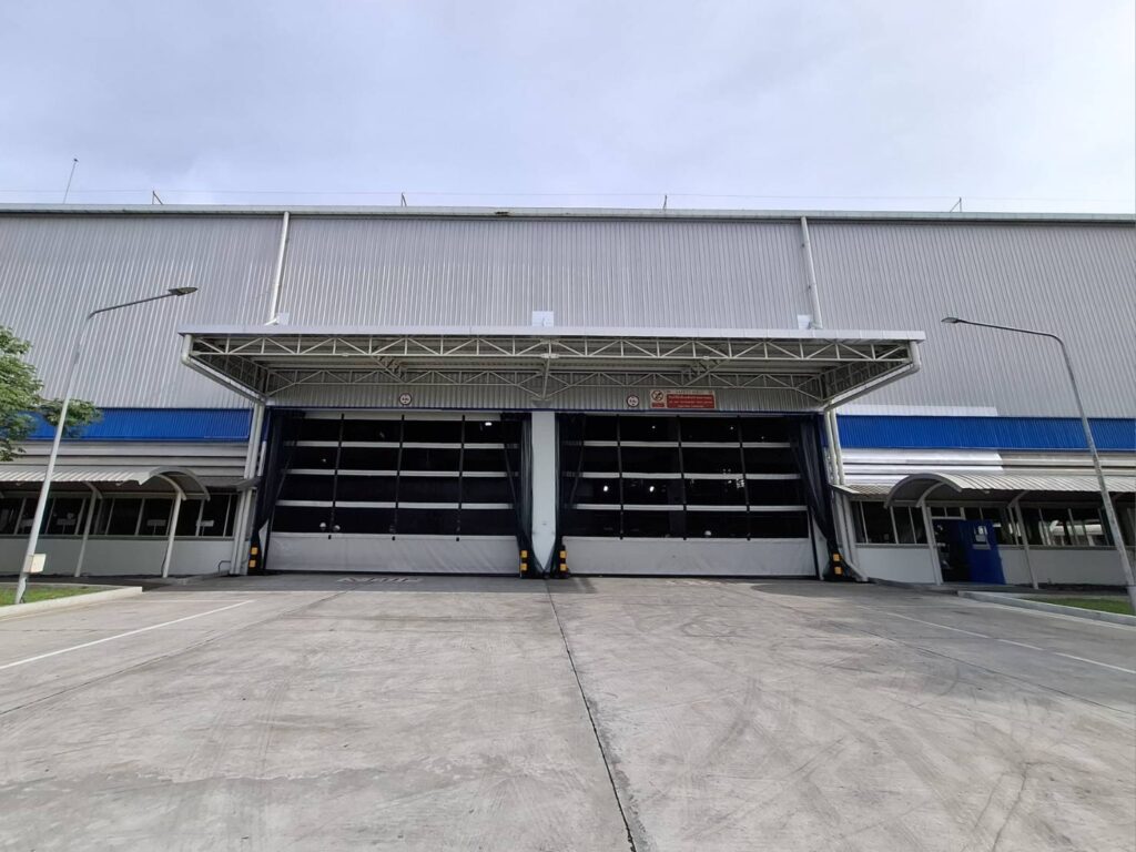 ภาพผลงานติดตั้งประตูไฮสปีด รุ่น Standard สำหรับโรงงานอุตสาหกรรม ที่ชลบุรี โดย OZ DOOR (4)