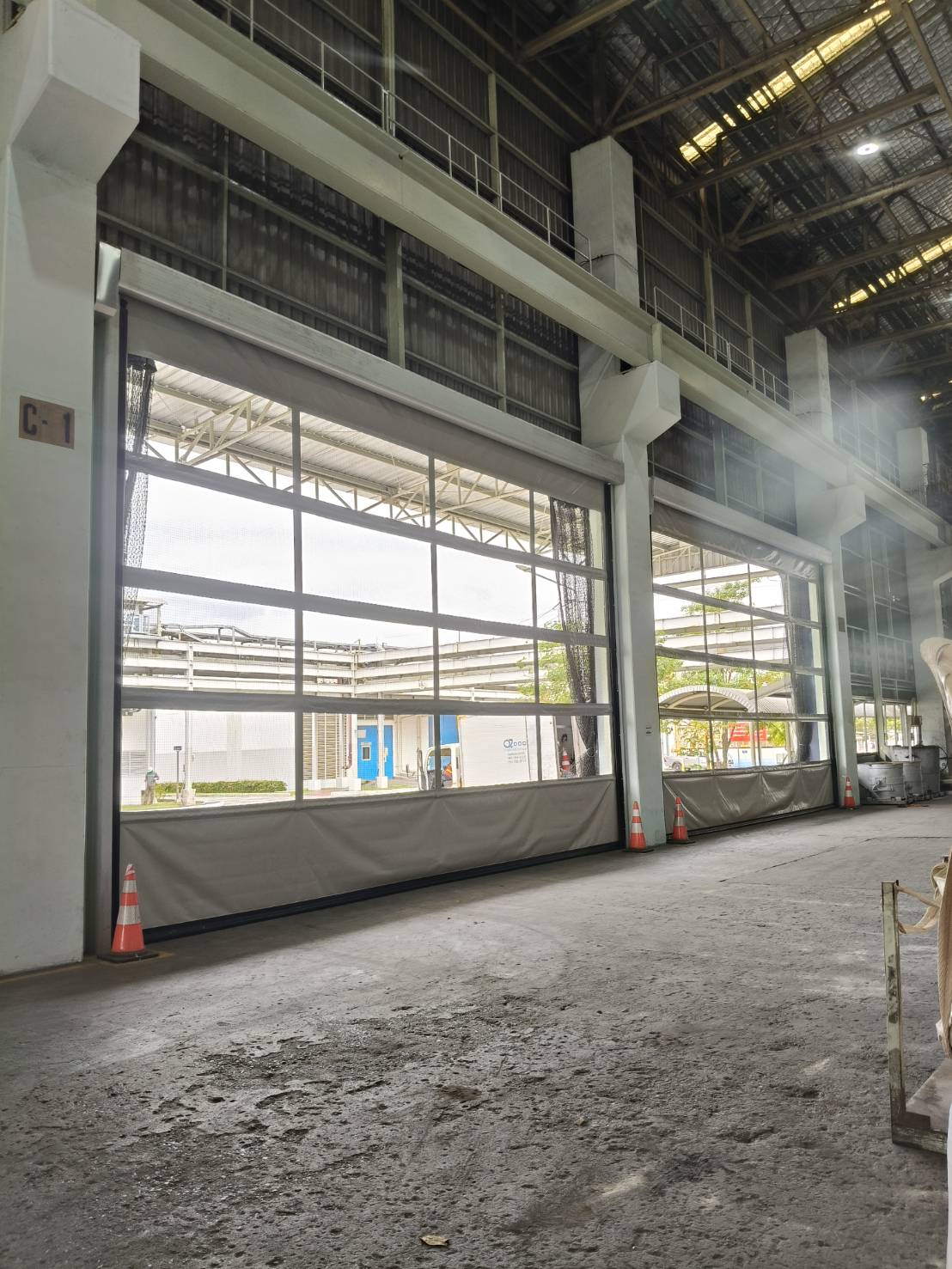 ภาพผลงานติดตั้งประตูไฮสปีด รุ่น Standard สำหรับโรงงานอุตสาหกรรม ที่ชลบุรี โดย OZ DOOR (6)