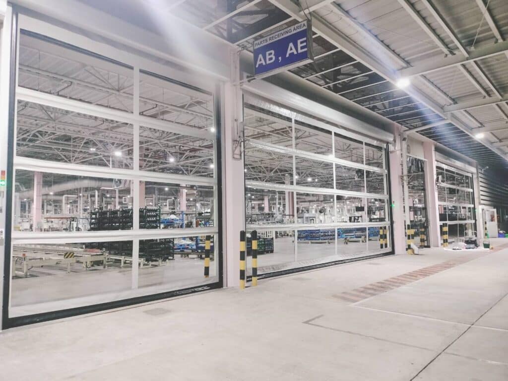 ภาพผลงานติดตั้งประตูไฮสปีด รุ่น Standard สำหรับโรงงานอุตสาหกรรม ที่ชลบุรี โดย OZ DOOR (10)