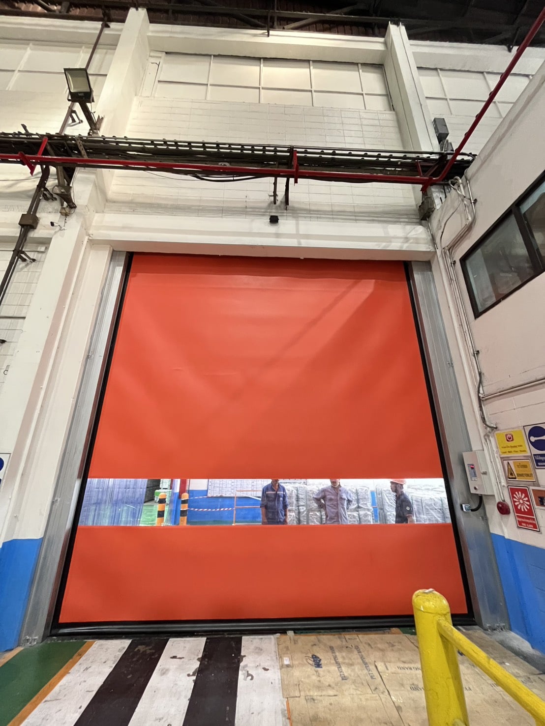 ภาพผลงานติดตั้งประตูไฮสปีด รุ่น Zipper สำหรับโรงงานอุตสาหกรรม ที่ชลบุรี โดย OZ DOOR (2)