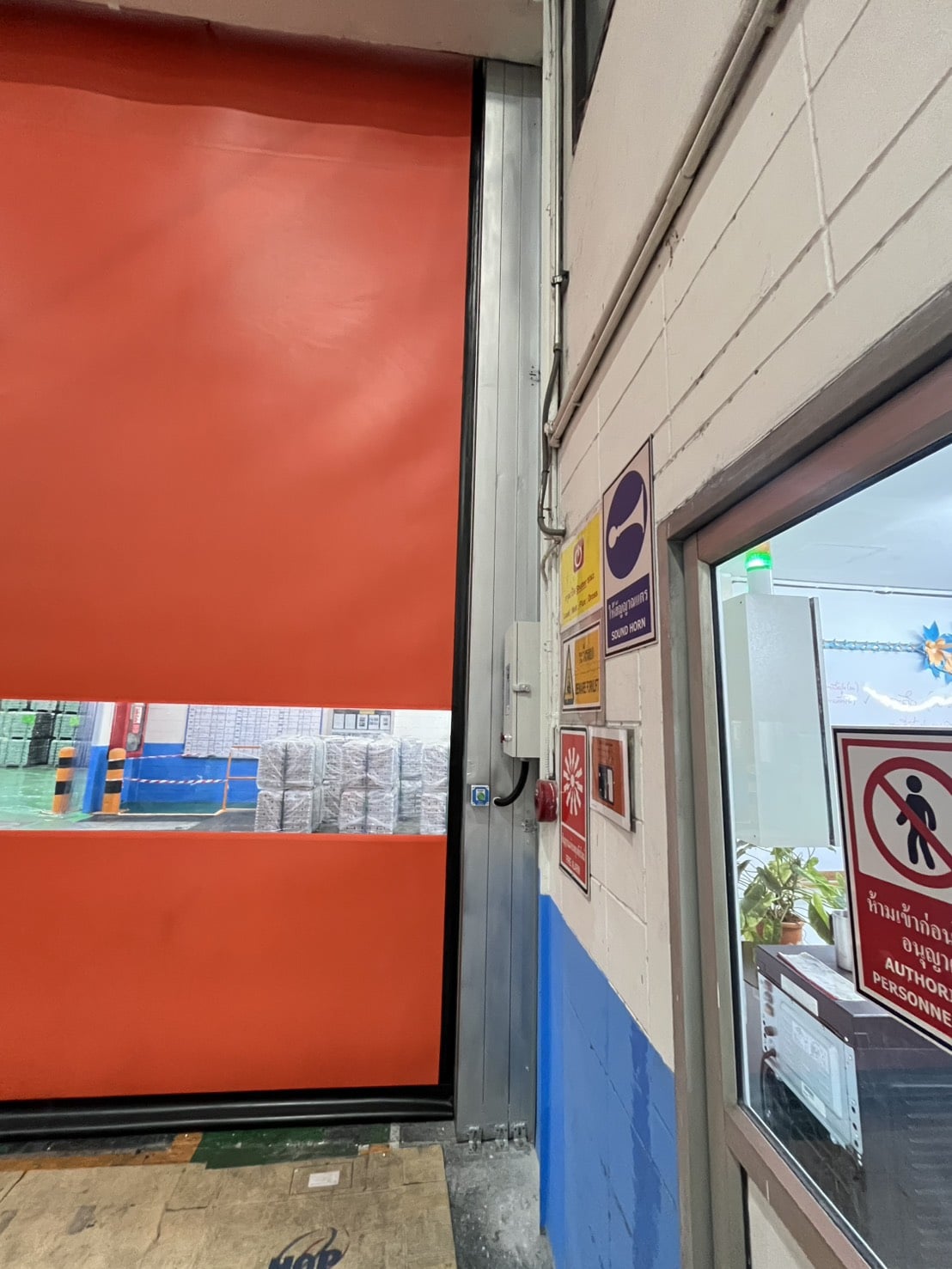 ภาพผลงานติดตั้งประตูไฮสปีด รุ่น Zipper สำหรับโรงงานอุตสาหกรรม ที่ชลบุรี โดย OZ DOOR (5)