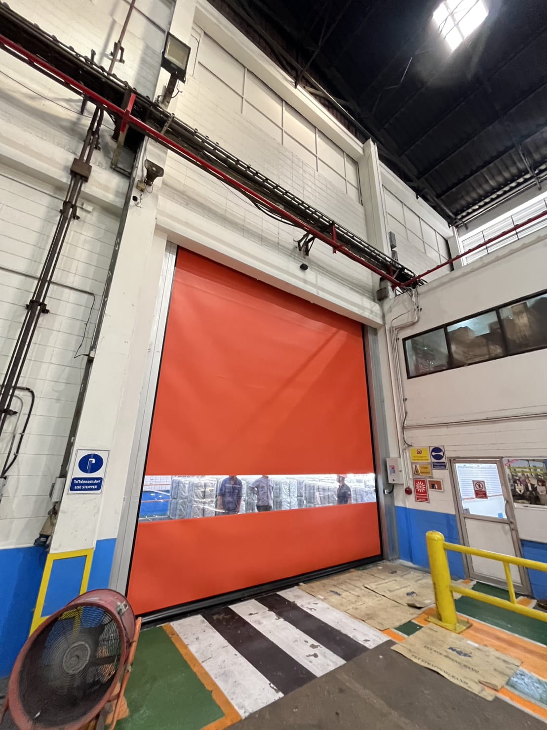 ภาพผลงานติดตั้งประตูไฮสปีด รุ่น Zipper สำหรับโรงงานอุตสาหกรรม ที่ชลบุรี โดย OZ DOOR (7)