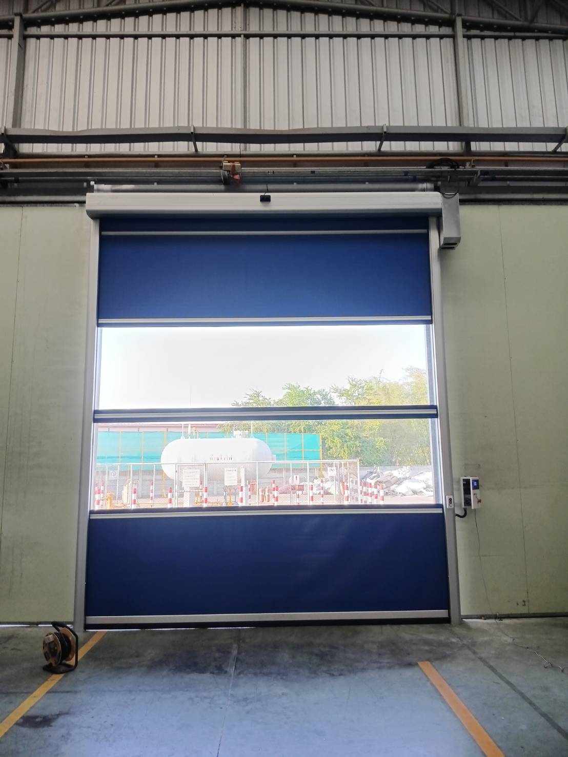 ภาพผลงานติดตั้งประตูไฮสปีด รุ่น Standard สำหรับโรงงานอุตสาหกรรม ที่ชลบุรี โดย OZ DOOR (2)