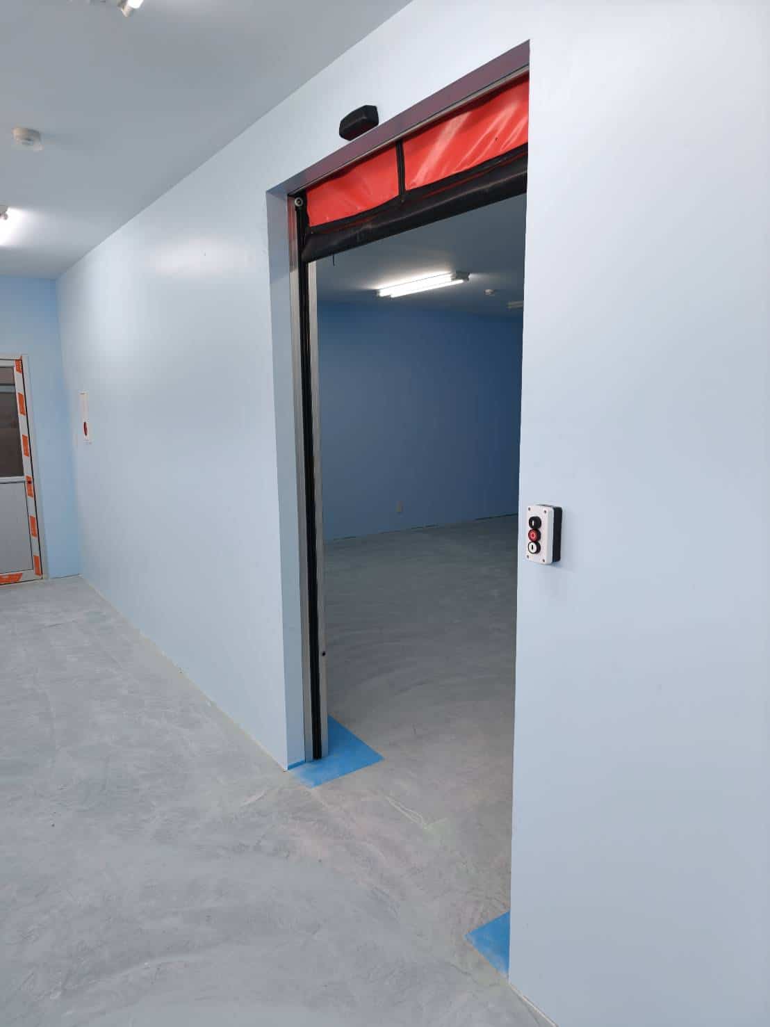 ภาพผลงานติดตั้งประตูไฮสปีด รุ่น Zipper สำหรับโรงงานอุตสาหกรรม ที่ชลบุรี โดย OZ DOOR (7)