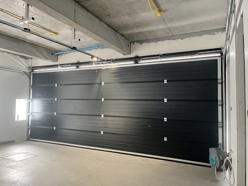 Installation photo of Standard Garage Door for Single House in Phuket by OZ DOOR (2)