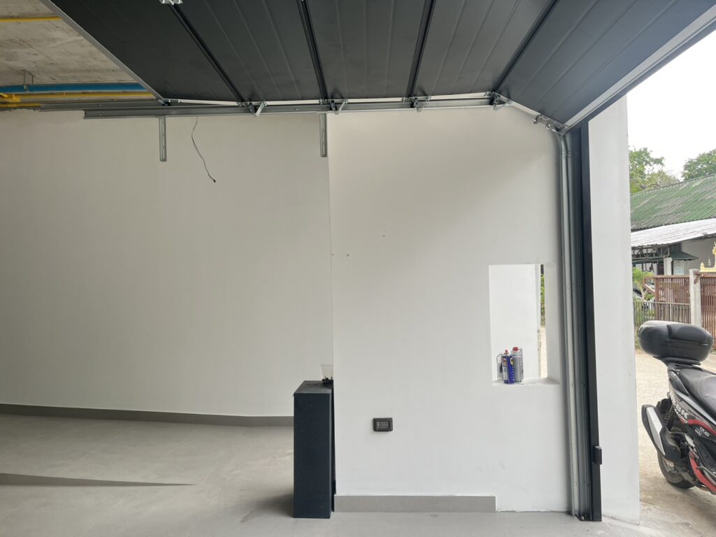 Installation photo of Standard Garage Door for Single House in Phuket by OZ DOOR (3)