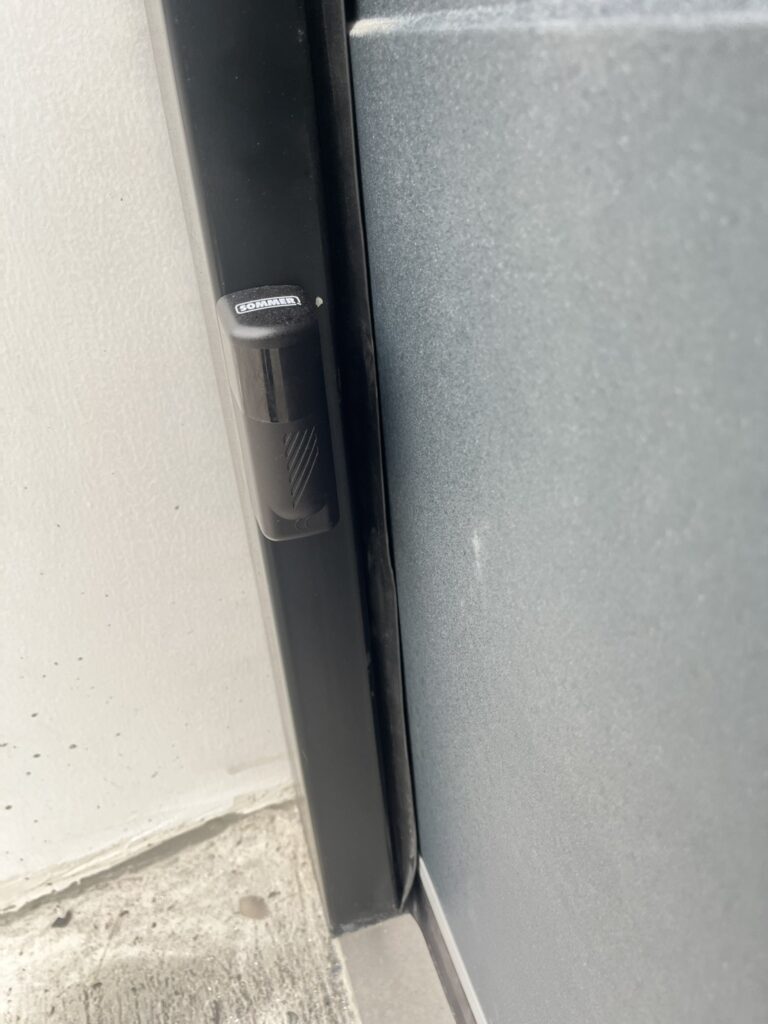 Installation photo of Standard Garage Door for Single House in Phuket by OZ DOOR (4)