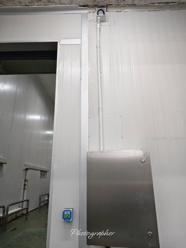 ภาพผลงานติดตั้งประตูไฮสปีด รุ่น Zipper ที่ปทุมธานี โดย OZ DOOR (7)