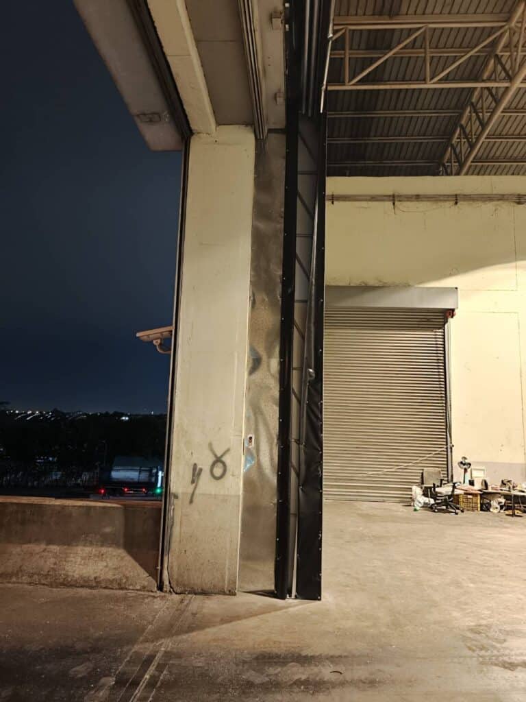ภาพผลงานติดตั้งประตูไฮสปีด รุ่น Fold-up สำหรับพื้นที่อุตสาหกรรมเฉพาะ พื้นที่ควบคุมมลพิษ ที่กรุงเทพมหานคร โดย OZ DOOR (6)