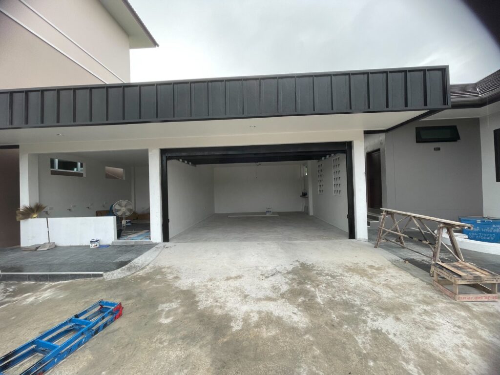 Installation photo of Full View Garage Door for Single House in Surin by OZ DOOR (3)