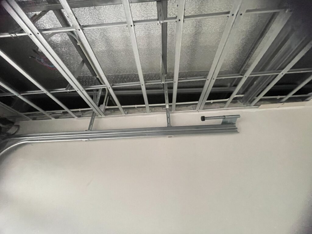 Installation photo of Full View Garage Door for Single House in Surin by OZ DOOR (6)
