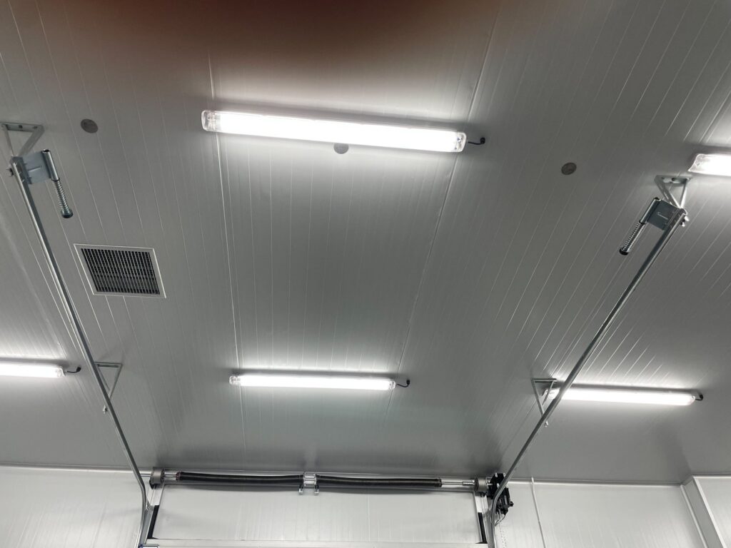 Installation photo of Overhead Doors for Manufacturing in Phetchaburi by OZ DOOR (4)