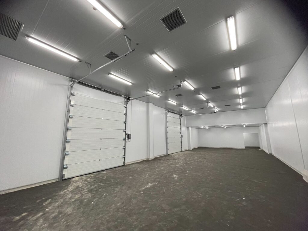 Installation photo of Overhead Doors for Manufacturing in Phetchaburi by OZ DOOR (2)
